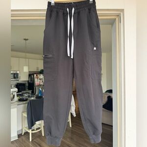 FIGS SCRUBS SET - color Black size xs